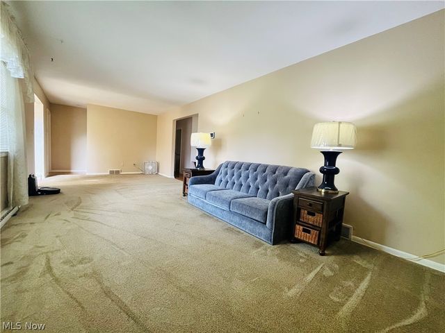 211 Square Drive, Madison, OH 44057