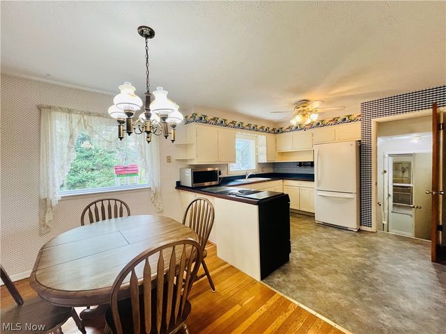 211 Square Drive, Madison, OH 44057