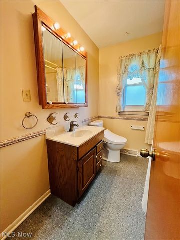 211 Square Drive, Madison, OH 44057