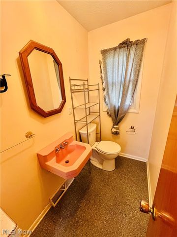 211 Square Drive, Madison, OH 44057