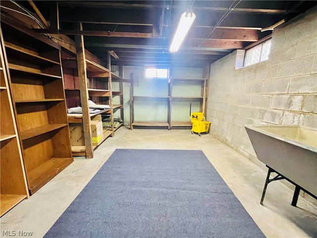 211 Square Drive, Madison, OH 44057