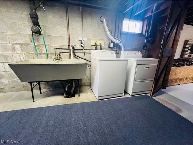 211 Square Drive, Madison, OH 44057