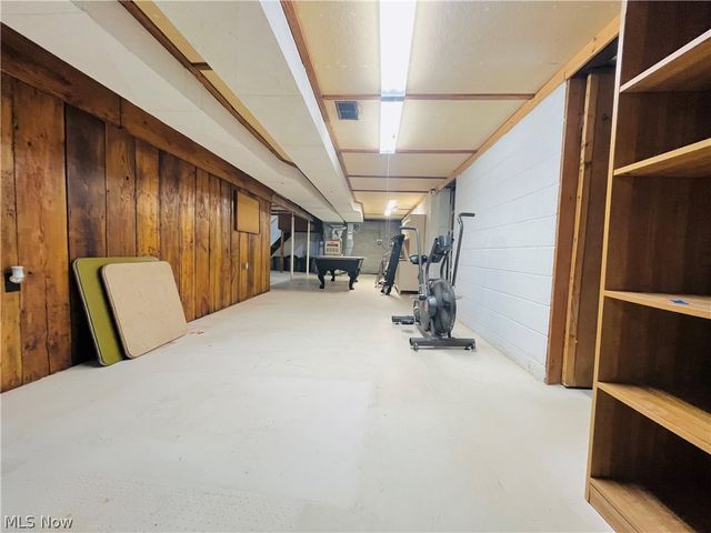 211 Square Drive, Madison, OH 44057