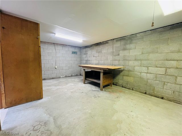211 Square Drive, Madison, OH 44057