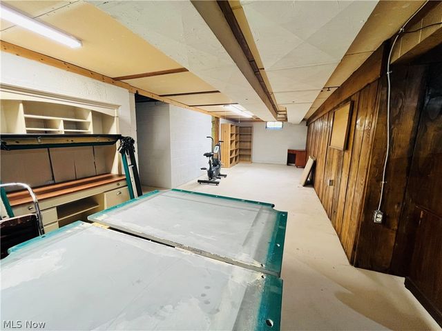 211 Square Drive, Madison, OH 44057