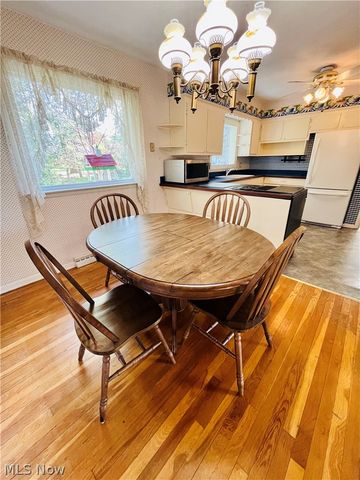 211 Square Drive, Madison, OH 44057