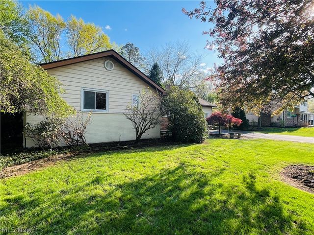 211 Square Drive, Madison, OH 44057