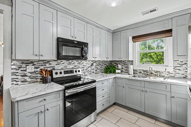 2806 Elliott Dr, Old Hickory, TN 37138
