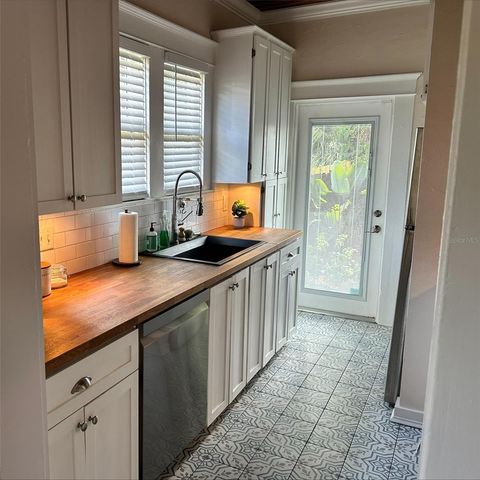 4922 N SUWANEE AVENUE, Tampa, FL 33603