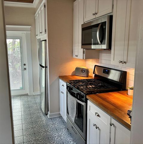 4922 N SUWANEE AVENUE, Tampa, FL 33603