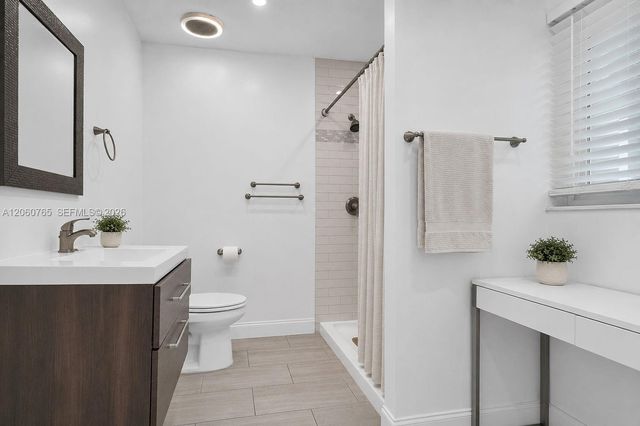 201 N 68th Way, Hollywood, FL 33024