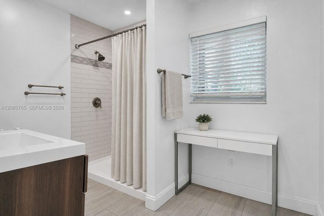201 N 68th Way, Hollywood, FL 33024