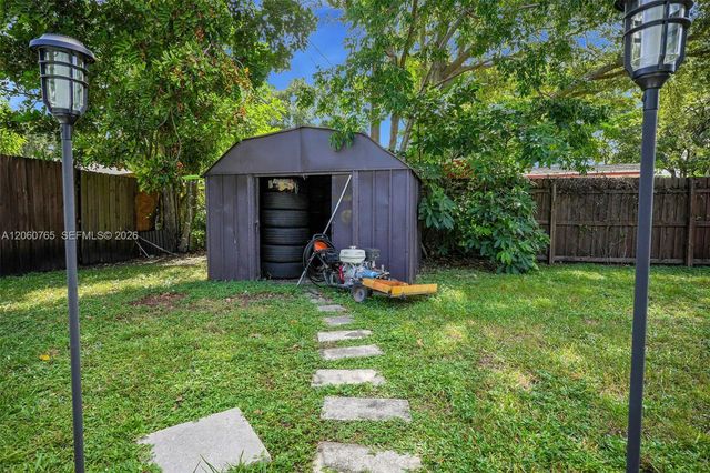 201 N 68th Way, Hollywood, FL 33024