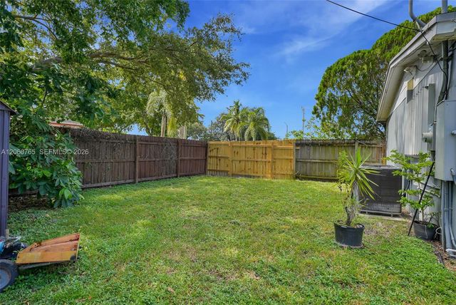 201 N 68th Way, Hollywood, FL 33024