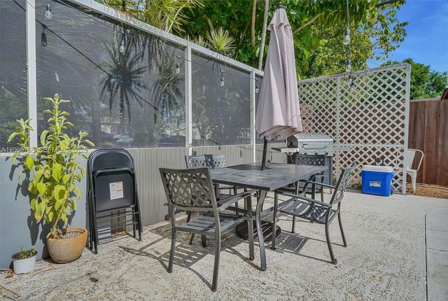 201 N 68th Way, Hollywood, FL 33024