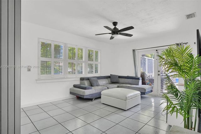 201 N 68th Way, Hollywood, FL 33024