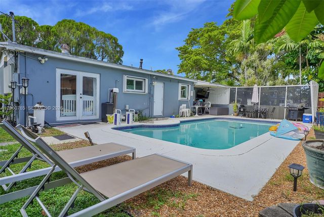 201 N 68th Way, Hollywood, FL 33024