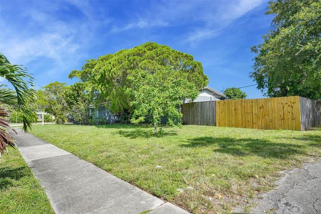 201 N 68th Way, Hollywood, FL 33024