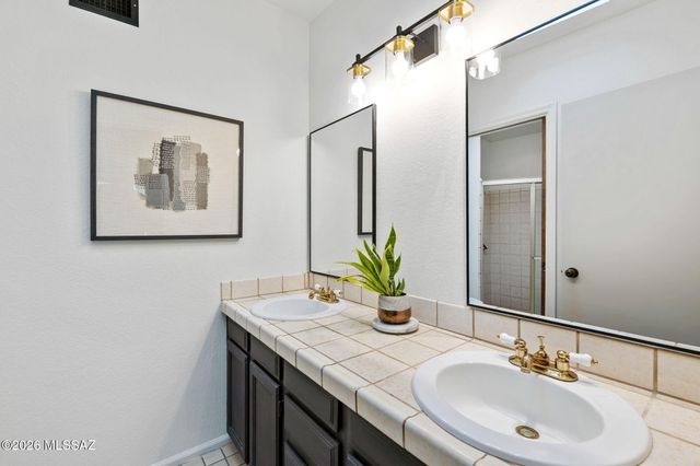 6777 E Dorado Court, Tucson, AZ 85715