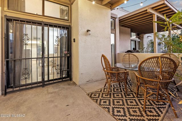 6777 E Dorado Court, Tucson, AZ 85715
