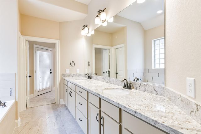 18721 Egret Oaks Lane, Webster, TX 77058