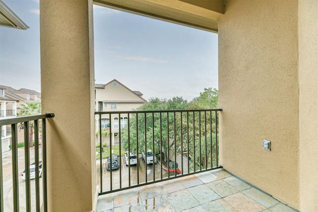 18721 Egret Oaks Lane, Webster, TX 77058