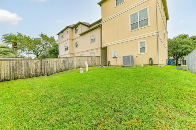 18721 Egret Oaks Lane, Webster, TX 77058