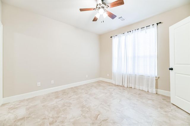 18721 Egret Oaks Lane, Webster, TX 77058