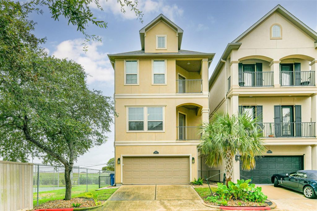 18721 Egret Oaks Lane, Webster, TX 77058