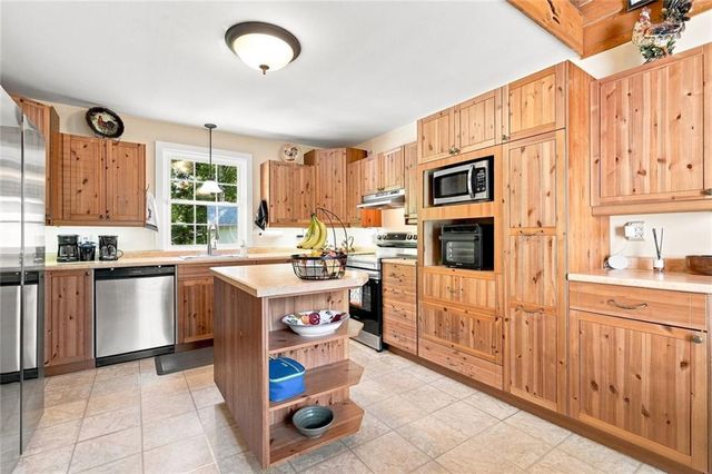 1423 Enchanted Lake Drive NW, Conyers, GA 30012