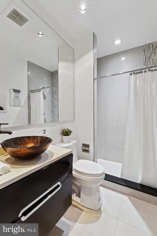 652 L ST NE #1, Washington, DC 20002