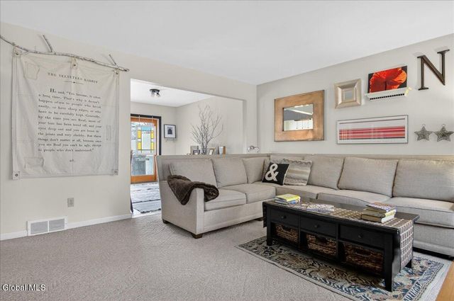 6 Stover Place, Colonie, NY 12205