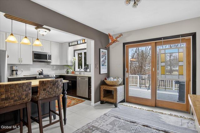 6 Stover Place, Colonie, NY 12205