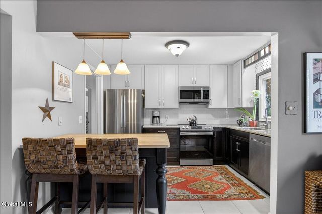 6 Stover Place, Colonie, NY 12205