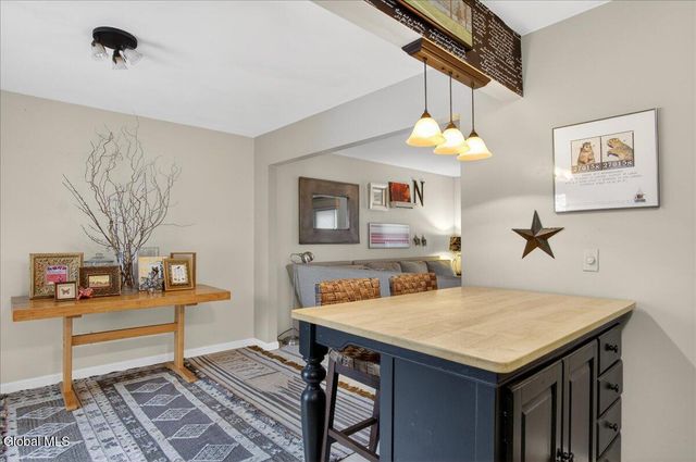 6 Stover Place, Colonie, NY 12205