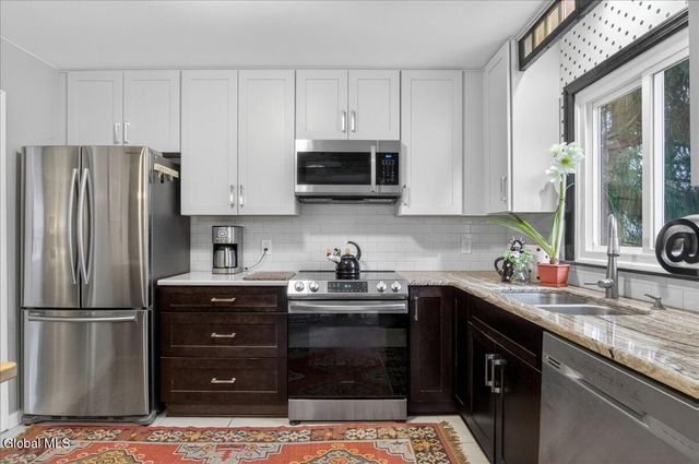 6 Stover Place, Colonie, NY 12205