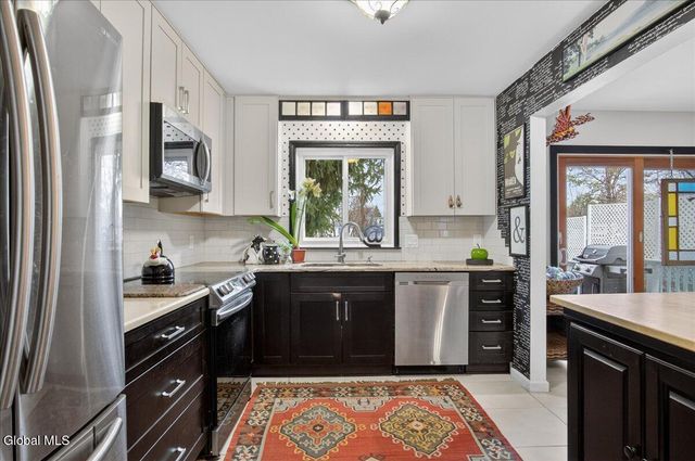 6 Stover Place, Colonie, NY 12205