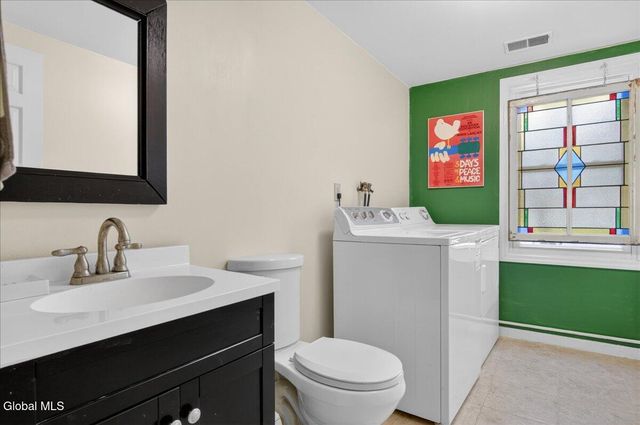 6 Stover Place, Colonie, NY 12205