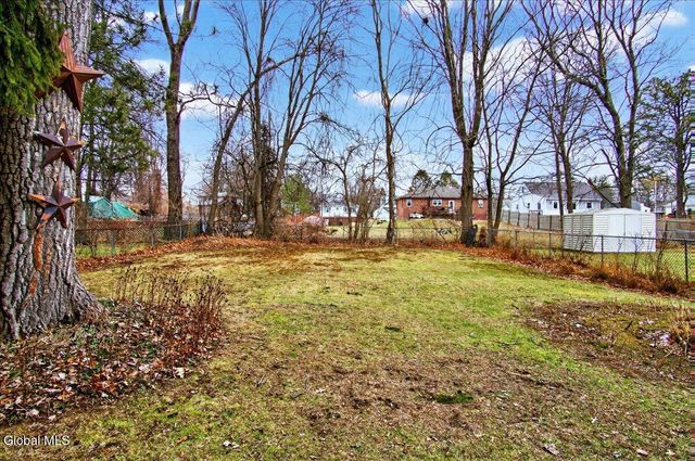 6 Stover Place, Colonie, NY 12205