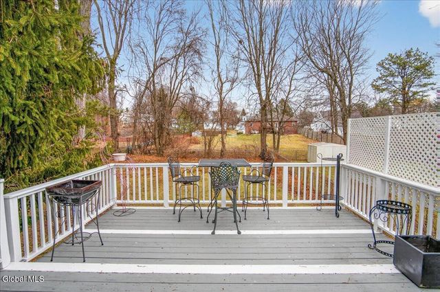 6 Stover Place, Colonie, NY 12205