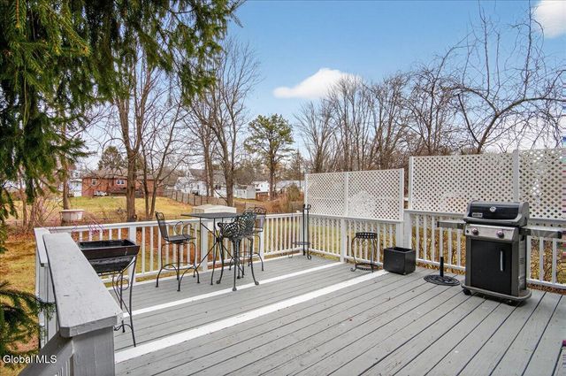 6 Stover Place, Colonie, NY 12205