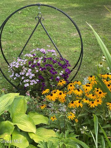 6 Stover Place, Colonie, NY 12205