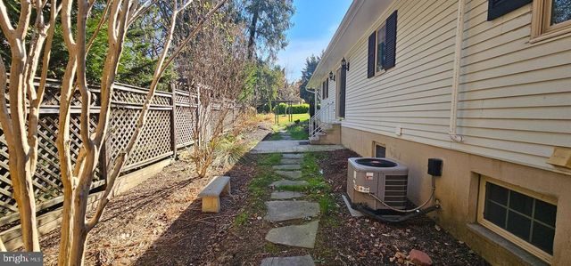5806 N CHARLES ST, Baltimore, MD 21210