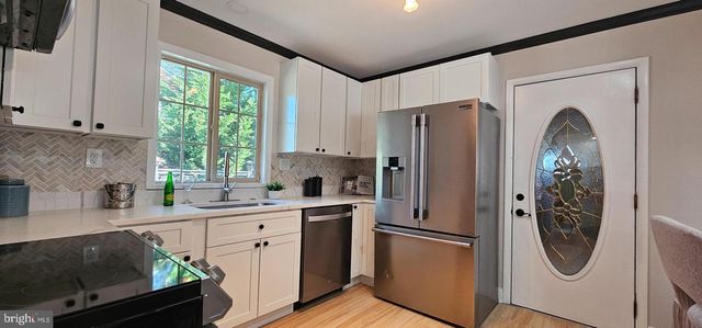5806 N CHARLES ST, Baltimore, MD 21210