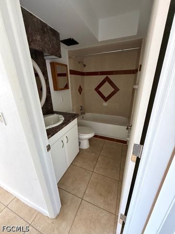 537 SE 6th PL B, Cape Coral, FL 33990