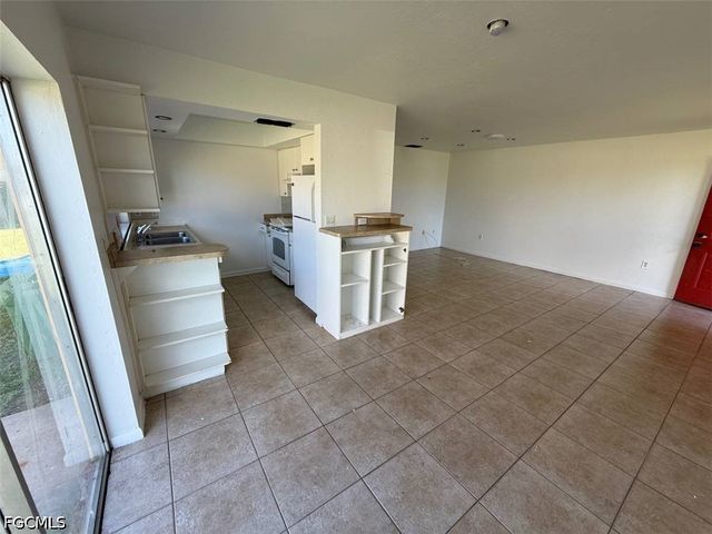 537 SE 6th PL B, Cape Coral, FL 33990