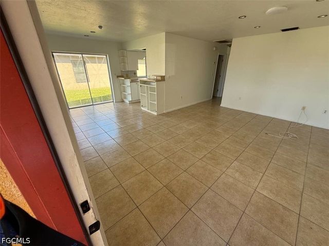 537 SE 6th PL B, Cape Coral, FL 33990