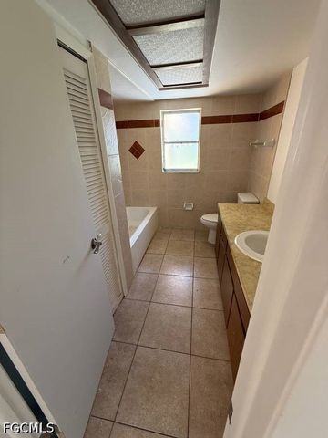 537 SE 6th PL B, Cape Coral, FL 33990