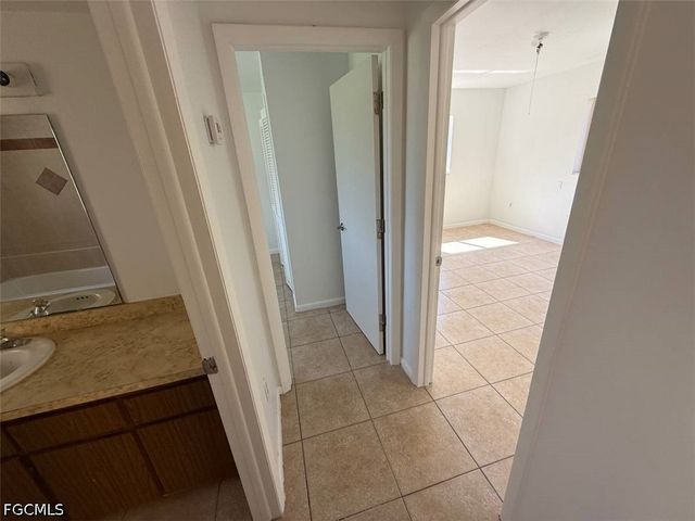 537 SE 6th PL B, Cape Coral, FL 33990