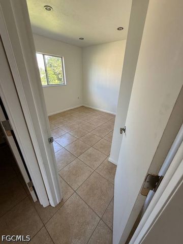537 SE 6th PL B, Cape Coral, FL 33990